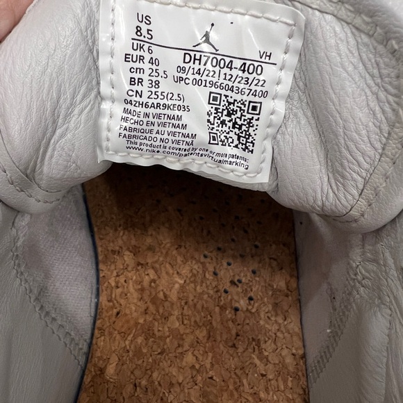 Nike Air Blue and White Sneakers 8.5 - Picture 6 of 7